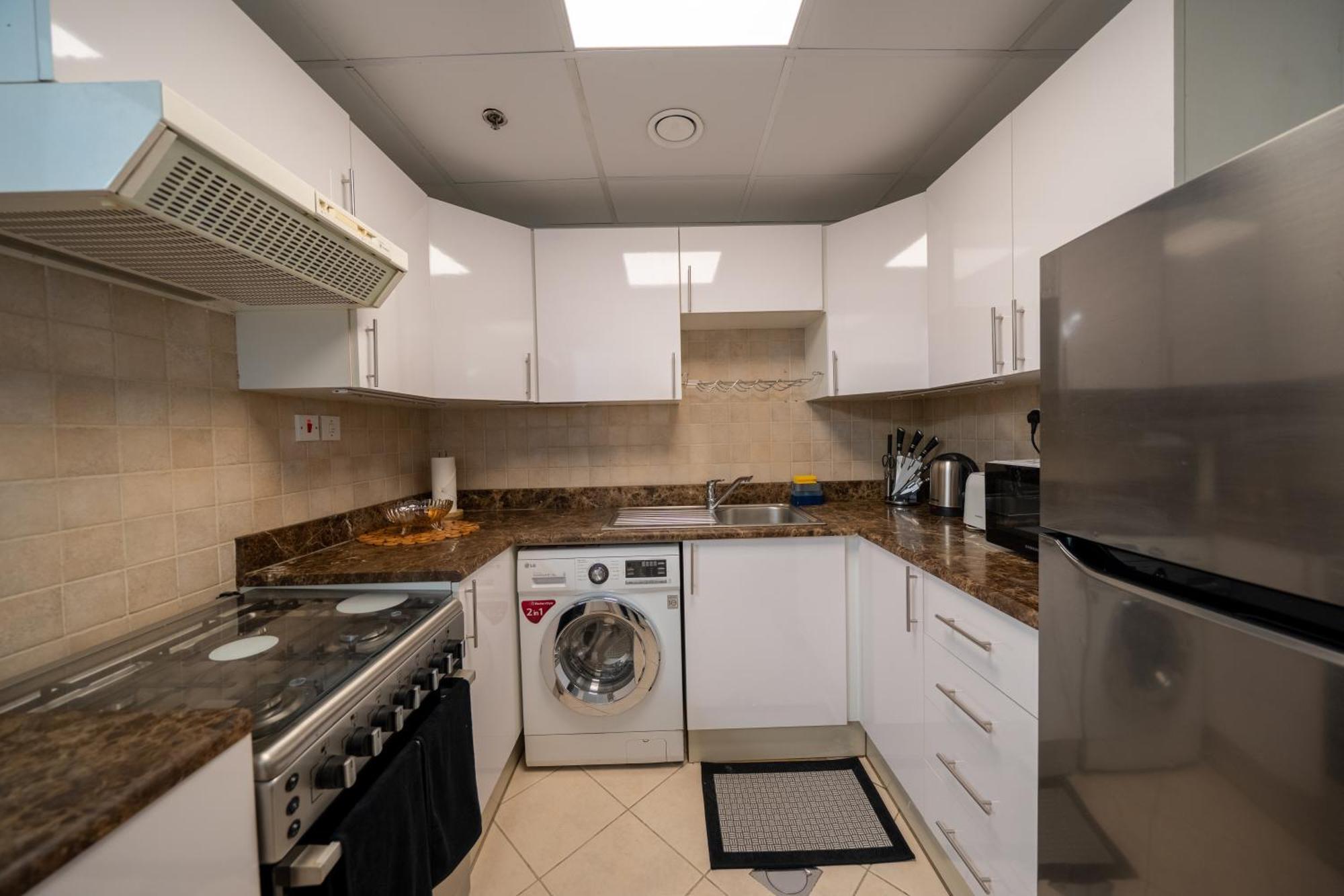Homes & Beyond L 2br In The Heart Of Marina Apartment Dubai