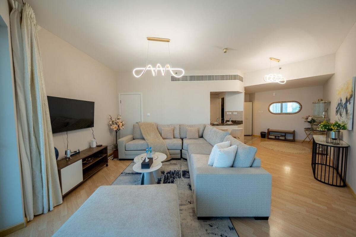 Homes & Beyond L 2br In The Heart Of Marina Apartment *