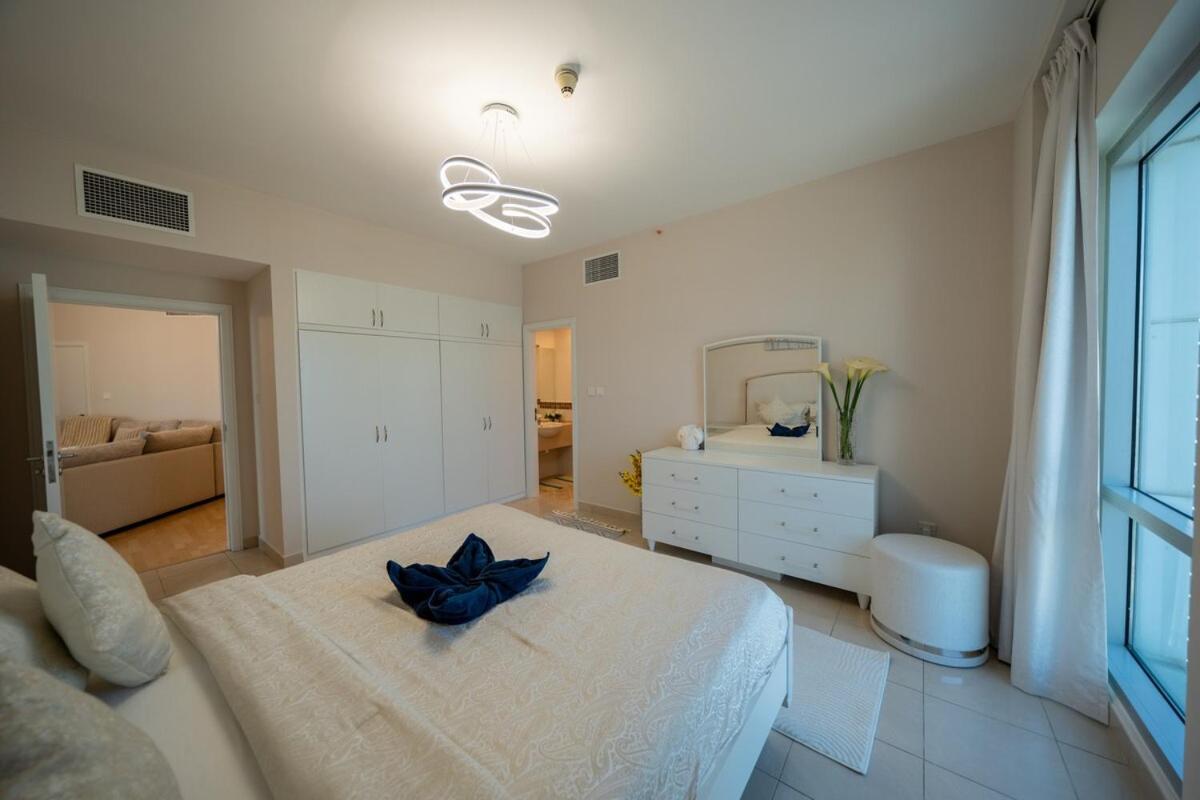 Homes & Beyond L 2br In The Heart Of Marina Apartment *