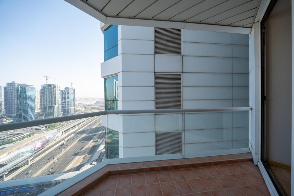 Homes & Beyond L 2br In The Heart Of Marina Apartment *