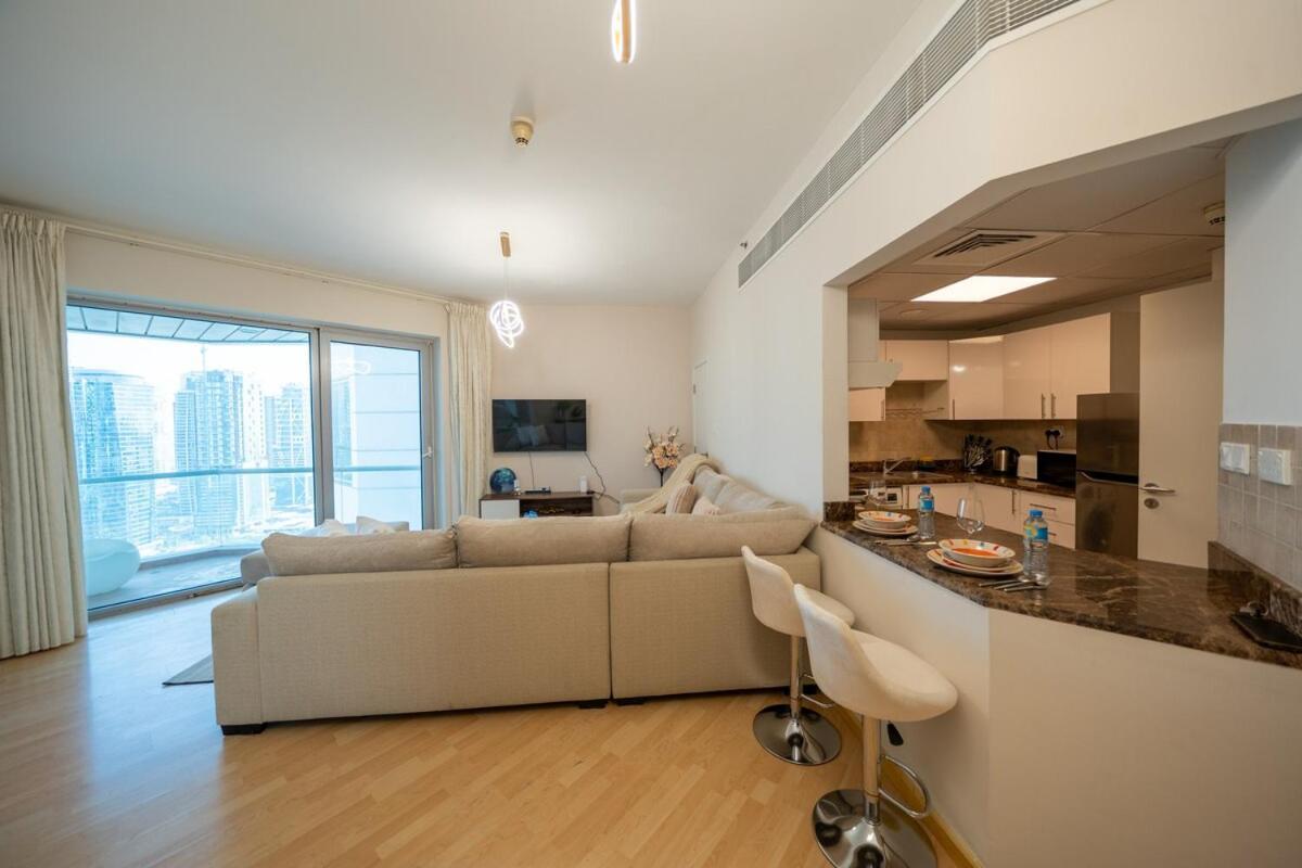 Homes & Beyond L 2br In The Heart Of Marina Apartment