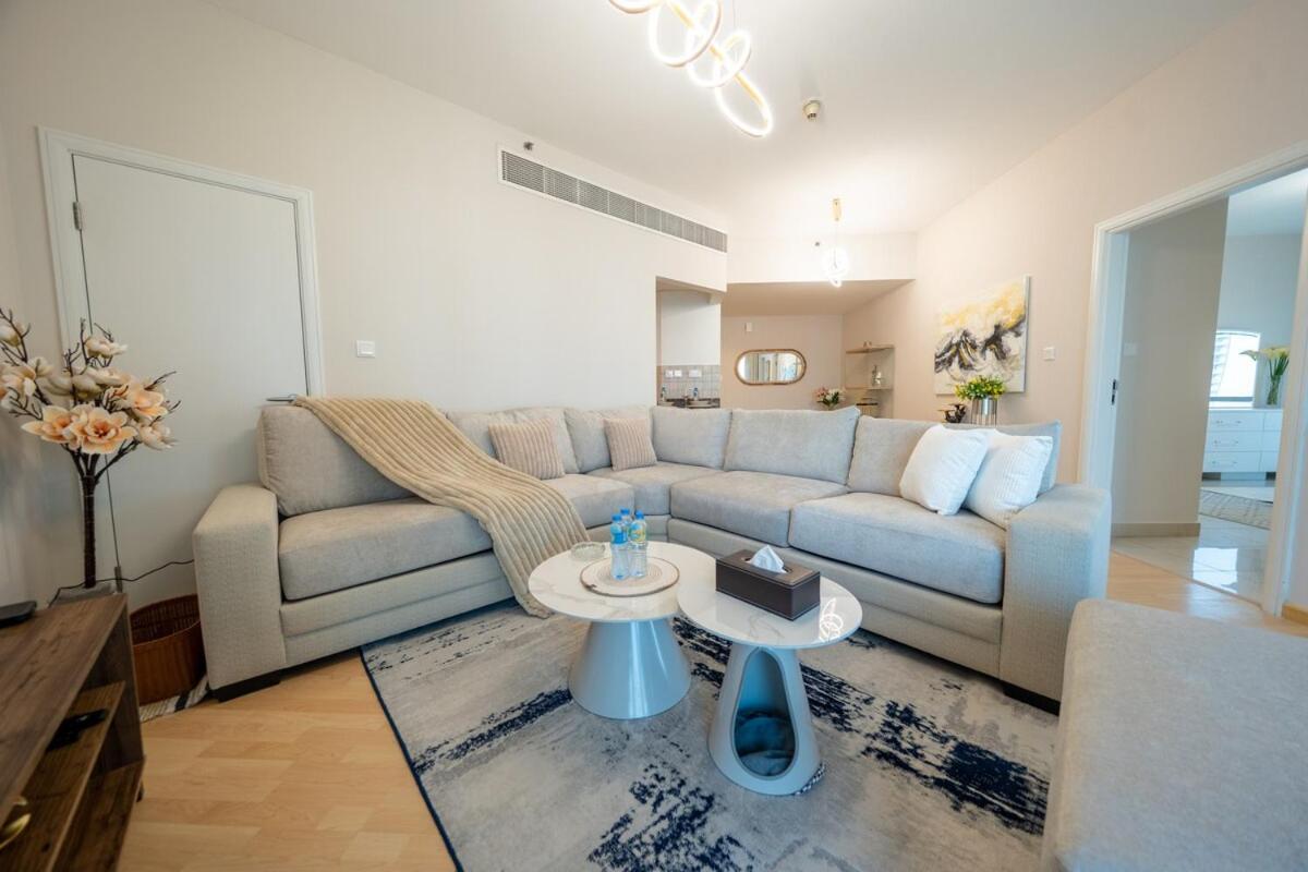 Homes & Beyond L 2br In The Heart Of Marina Apartment *