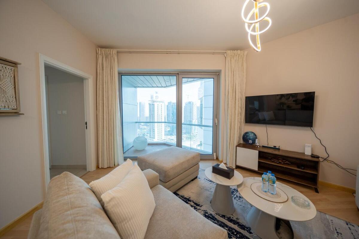 Homes & Beyond L 2br In The Heart Of Marina